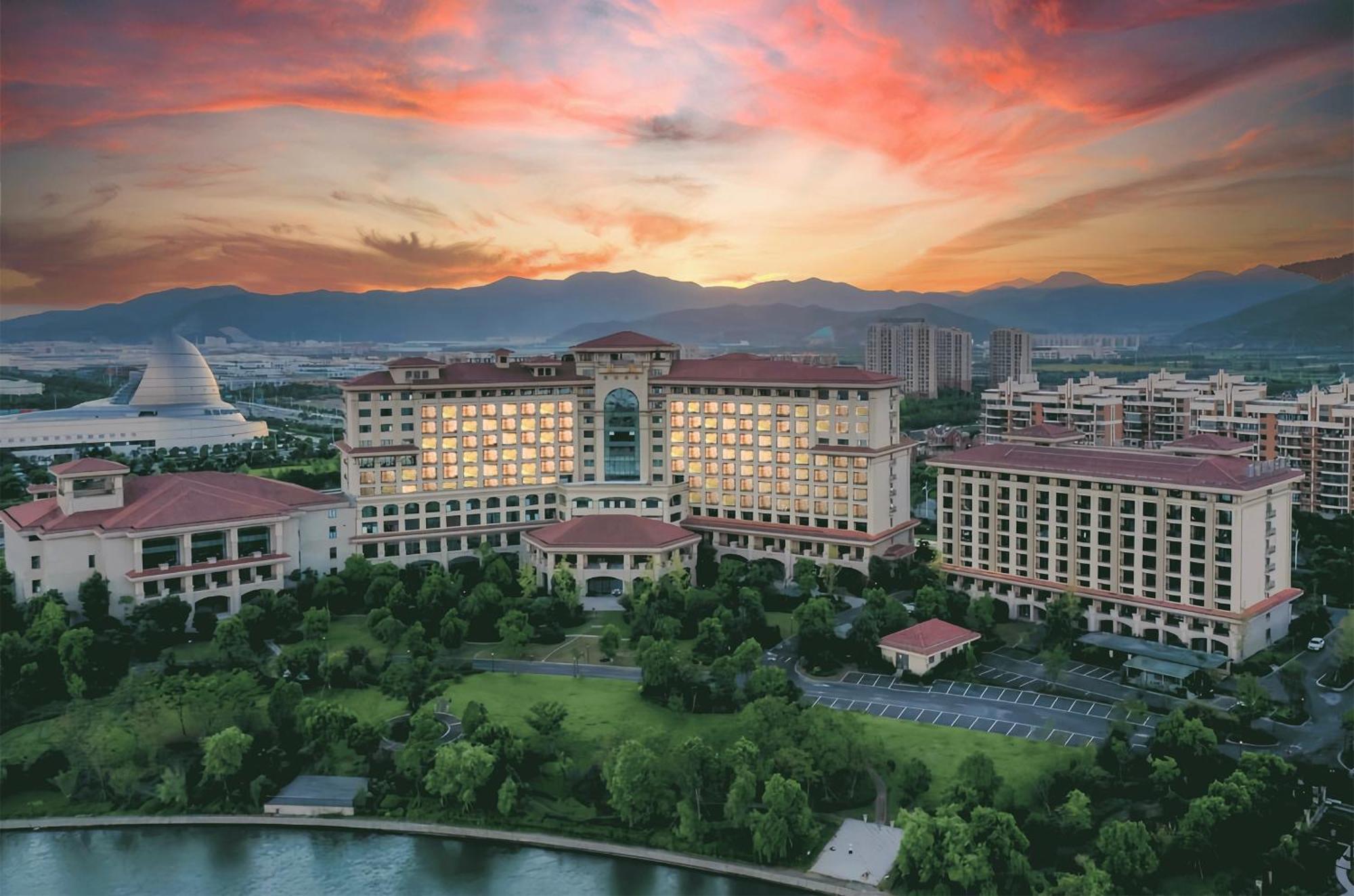 Doubletree By Hilton Ningbo - Chunxiao Hotell Exteriör bild
