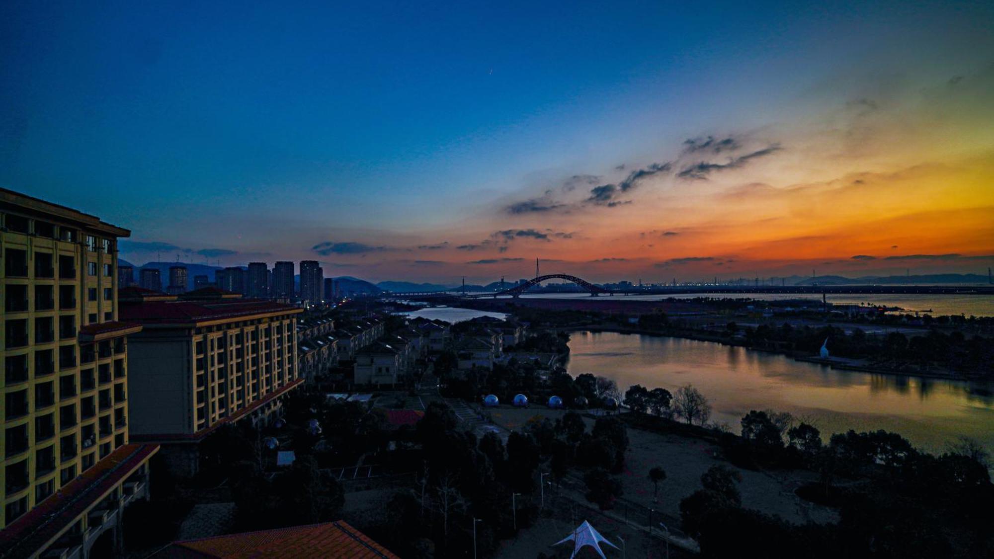 Doubletree By Hilton Ningbo - Chunxiao Hotell Exteriör bild