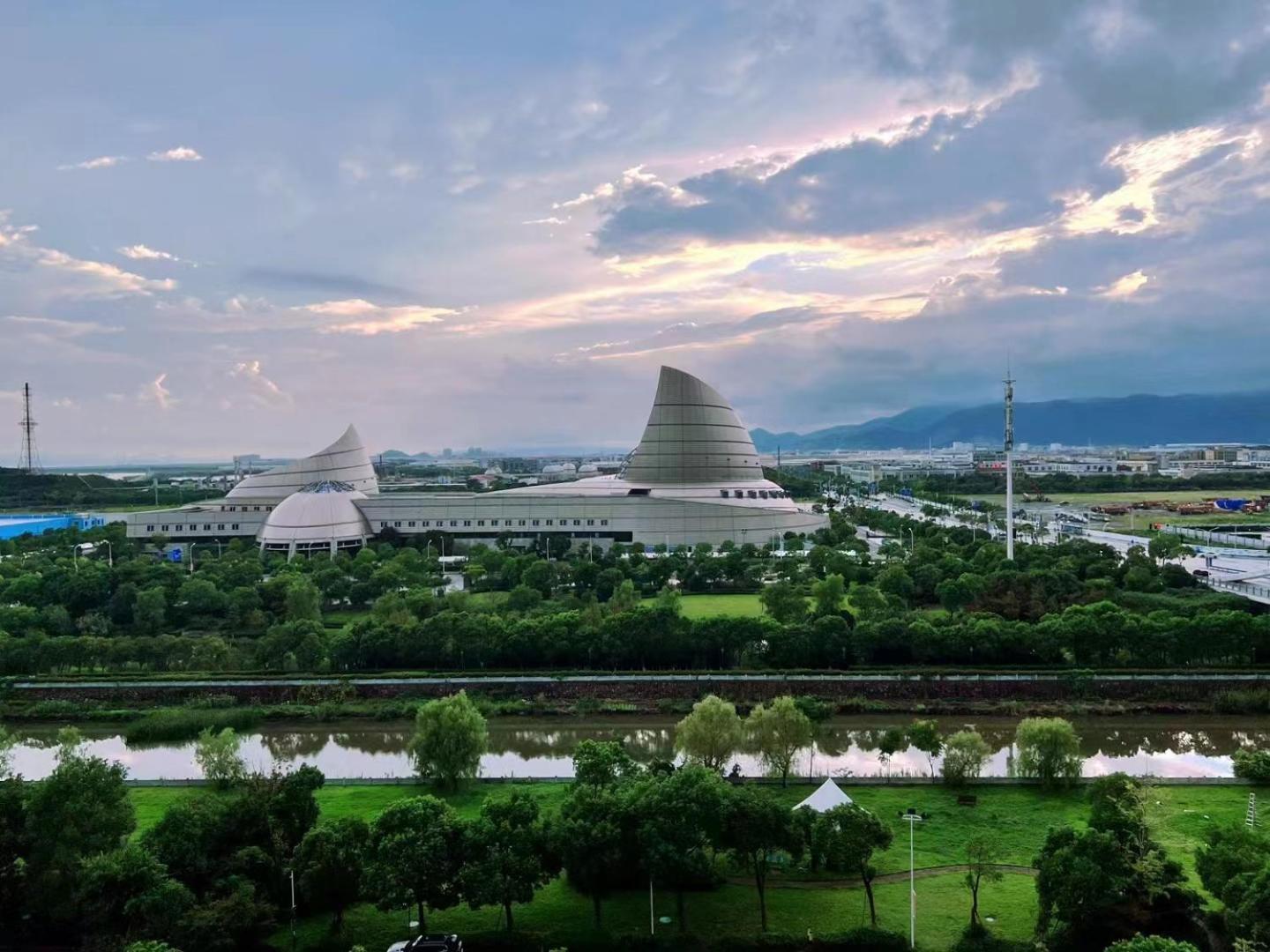 Doubletree By Hilton Ningbo - Chunxiao Hotell Exteriör bild