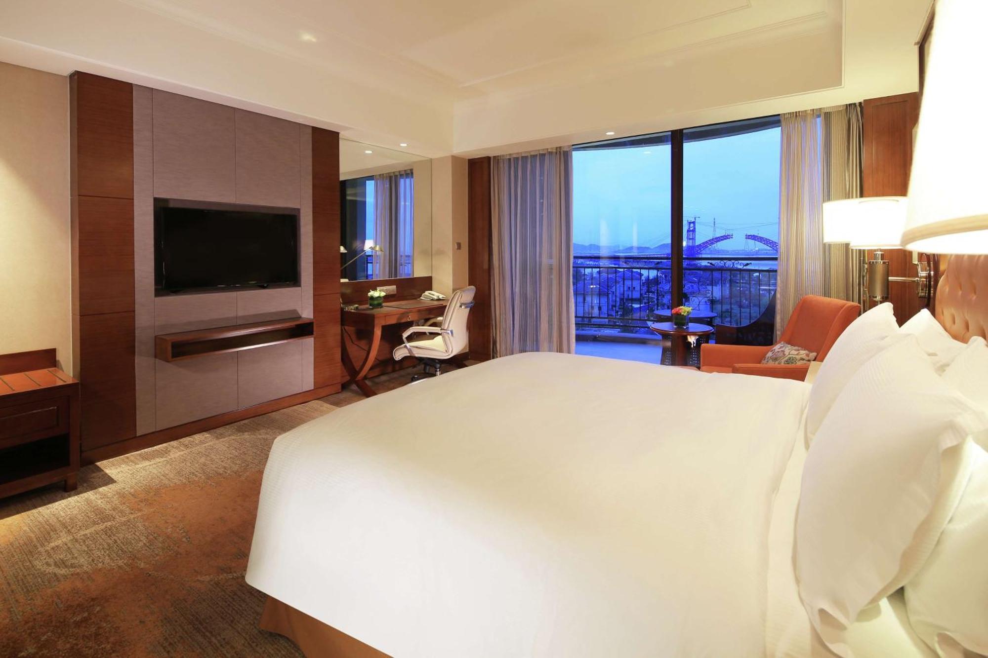 Doubletree By Hilton Ningbo - Chunxiao Hotell Exteriör bild